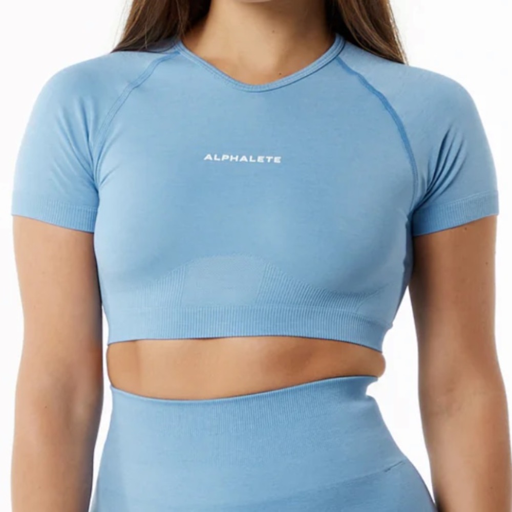 Alphalete Amplify V-neck Crop Top in Washed Denim